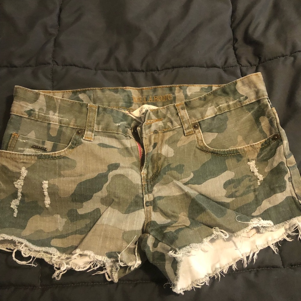 Billabong camo shorts
